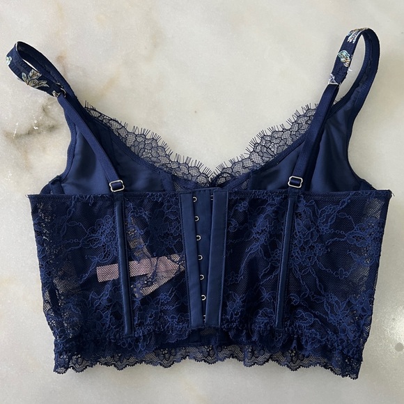 Victoria Secret Lace corset ✨🤍 - Picture 3 of 5